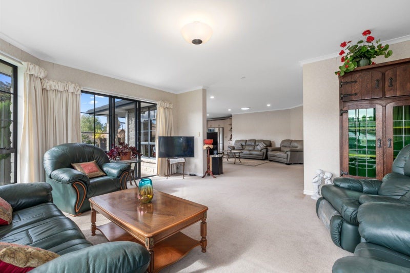 1 Ashmore Court, Bethlehem, Tauranga - Carousel 2