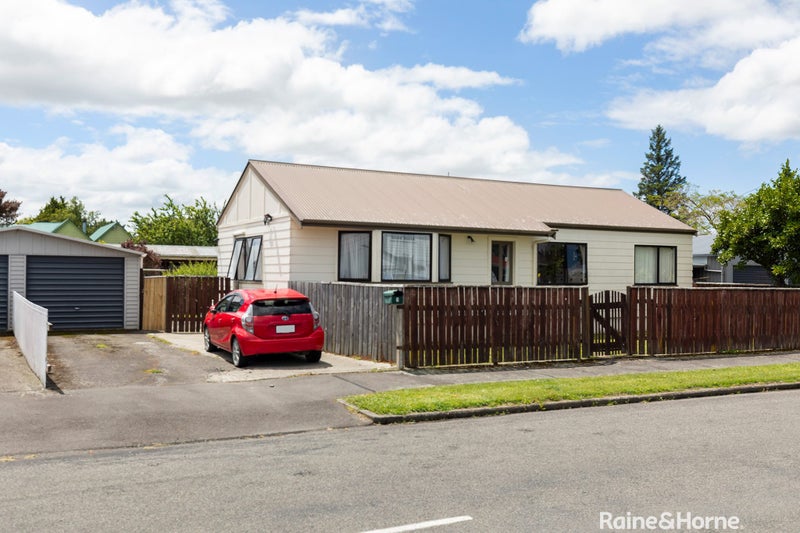 1 Iorns Street, Masterton, Masterton - Carousel 1