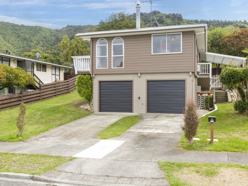 156 California Drive, Totara Park, Upper Hutt - Carousel 1