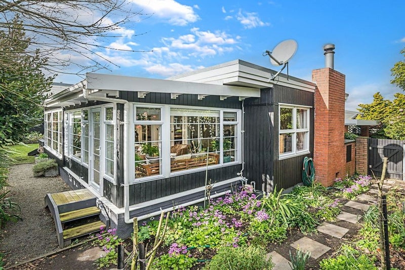 10 Cremorne Avenue, Hokowhitu, Palmerston North - Carousel 1
