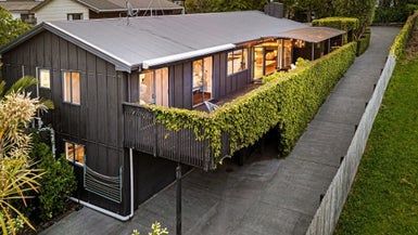 61A Fairmount Road, Titirangi, Auckland - Carousel 1