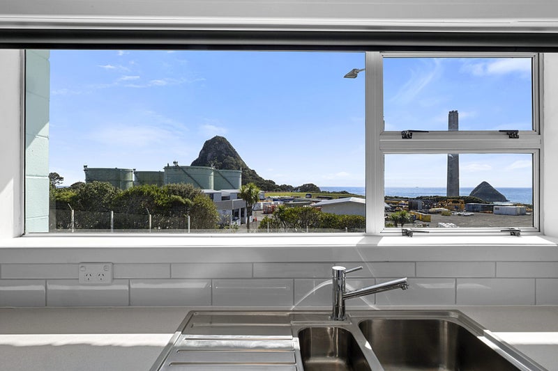 27A Port View Crescent, Moturoa, New Plymouth - Carousel 2