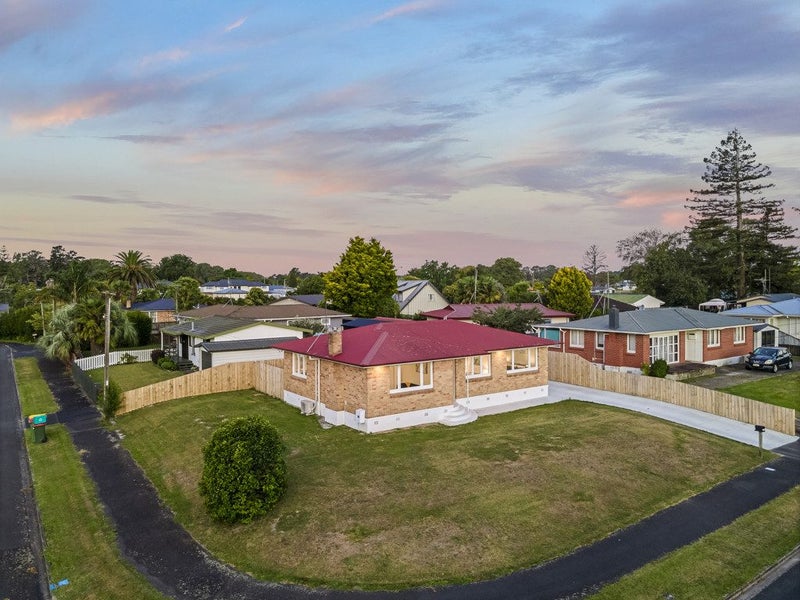 12 Richan Street, Glenview, Hamilton - Carousel 1