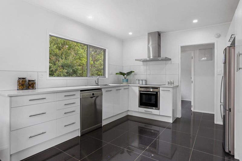 18 John Road, Stanmore Bay, Whangaparaoa - Carousel 1