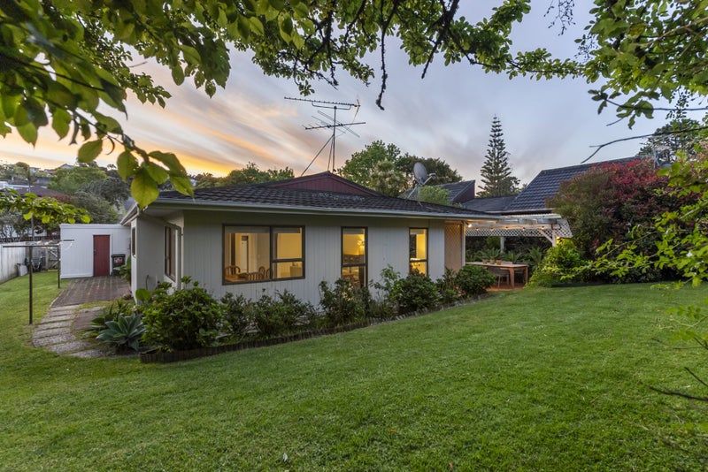 67 John Downs Drive, Browns Bay, Auckland - Carousel 1