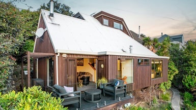 245 Cannon Hill Crescent, Mount Pleasant, Christchurch - Carousel 1