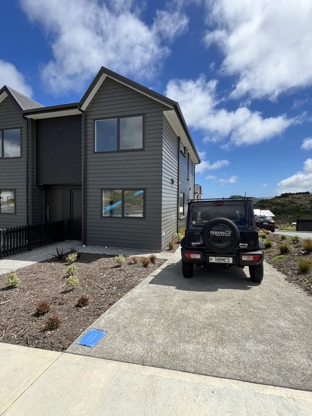 4 Turtleback Avenue, Whitby, Porirua - Carousel 1
