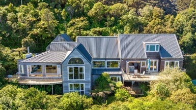 28 Ngaumatau Road, Point Howard, Lower Hutt - Carousel 1