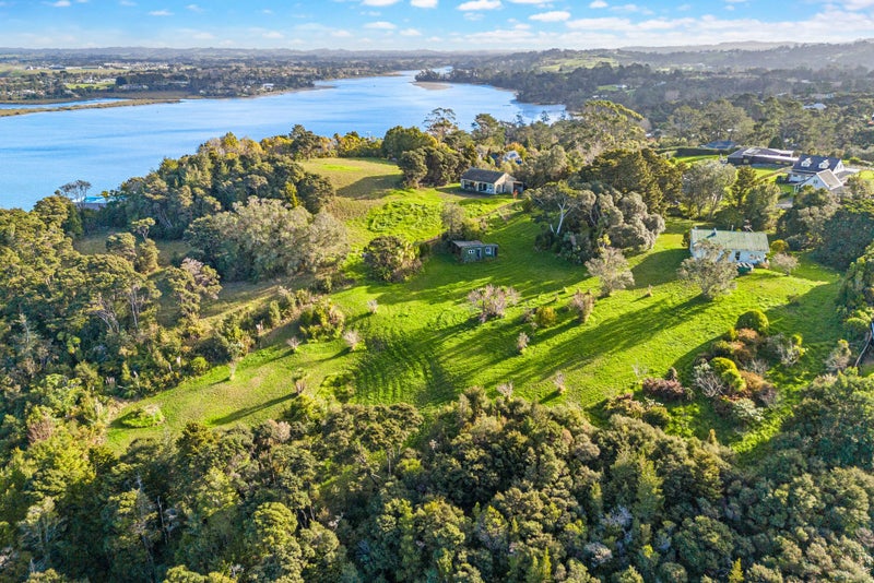 1 Buckleys Track, Paremoremo, Auckland - Carousel 1