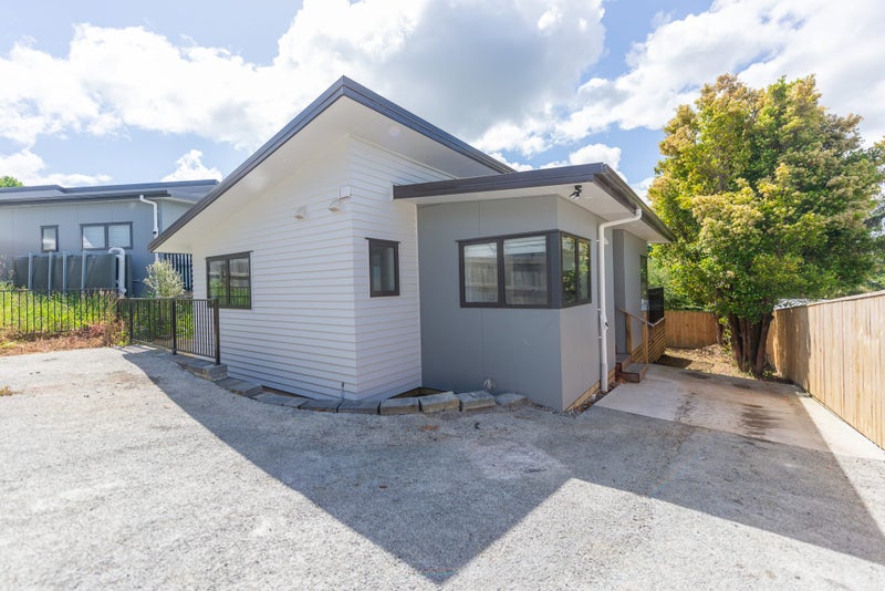 6B Zingaro Place, Massey, Auckland - Carousel 2