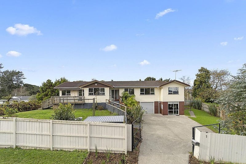 1 Shale Avenue, Massey, Waitakere - Carousel 1