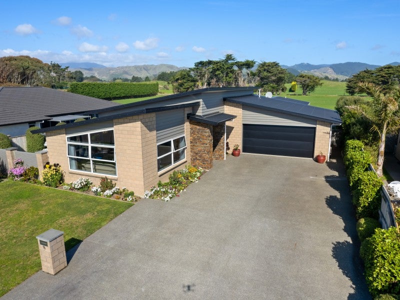 96 The Drive, Paraparaumu Beach, Paraparaumu - Carousel 1