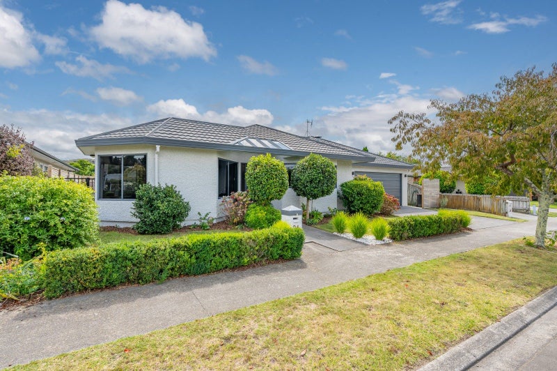 34 Kensington Drive, Taradale, Napier - Carousel 1