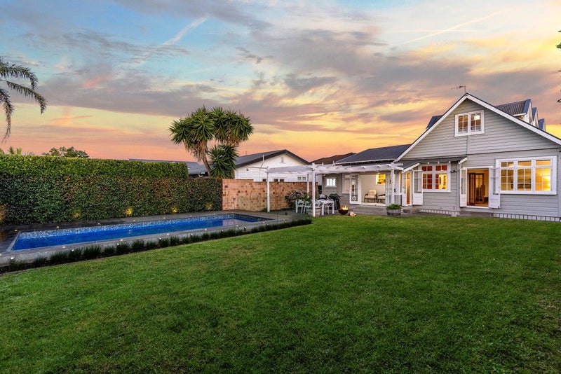 12 Johnstone Street, Point Chevalier, Auckland - Carousel 2