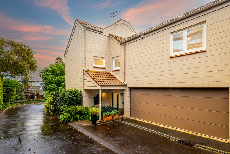 13/8 Hamilton Road, Herne Bay, Auckland - Carousel 1