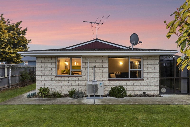 2/122 Cavendish Road, Casebrook, Christchurch - Carousel 1