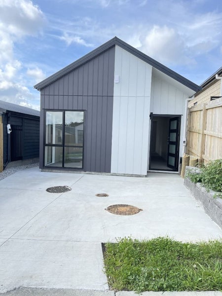 21 Morus Road, Massey, Auckland - Carousel 1