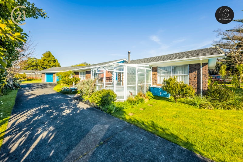 4 Sunnypark Avenue, Rosehill, Papakura - Carousel 1