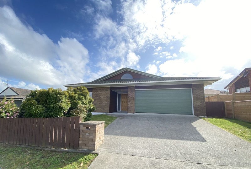 11 West Fairway, Golflands, Auckland - Carousel 1