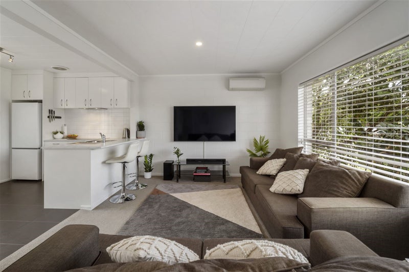 1/7 Addison Drive, Glendene, Auckland - Carousel 1