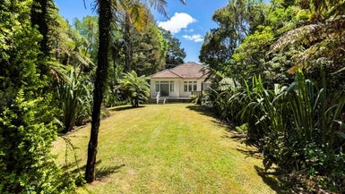 878 West Coast Road, Waiatarua, Auckland - Carousel 1