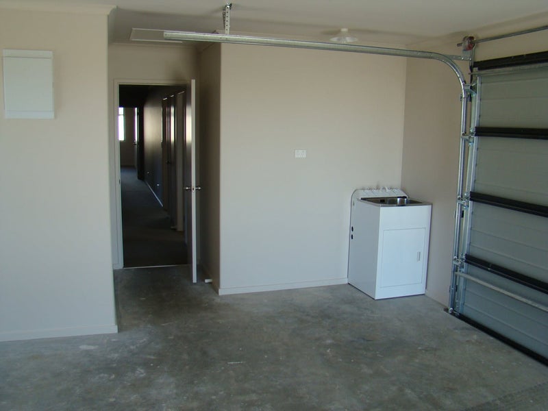 85 Farringdon Avenue, Rototuna North, Hamilton - Carousel 11