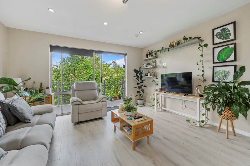 1/7 Alston Avenue, Kelston, Auckland - Carousel 1