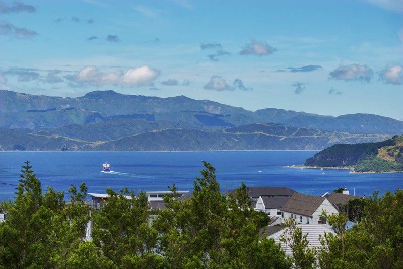 29 Ranui Crescent, Khandallah, Wellington - Carousel 1