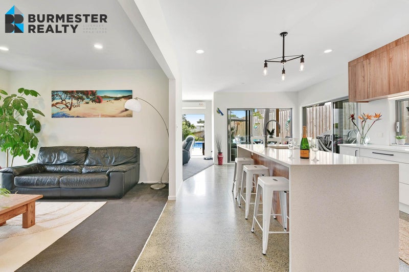 10 St Julia court, Helensville, Auckland - Carousel 2