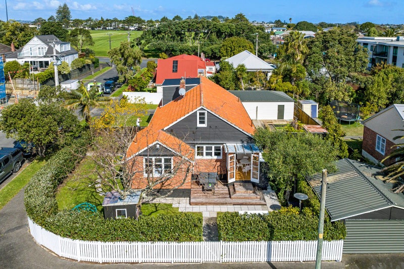 10 Katoa Street, Point Chevalier, Auckland - Carousel 2