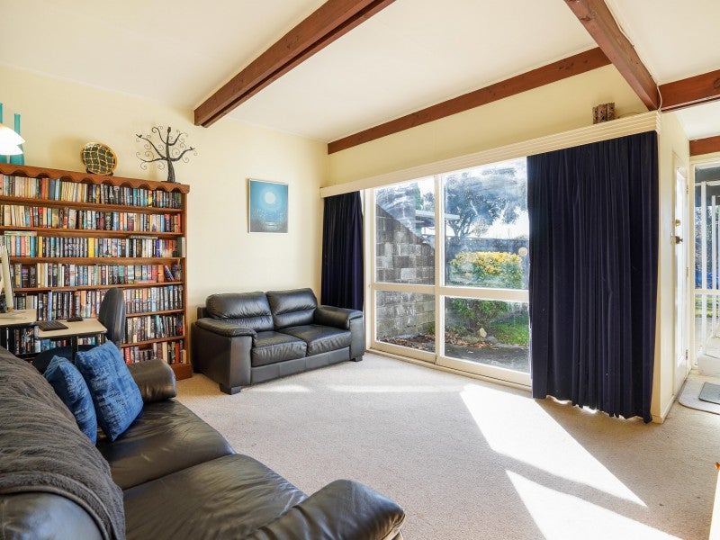 2 Hollows Crescent, Takaro, Palmerston North - Carousel 2