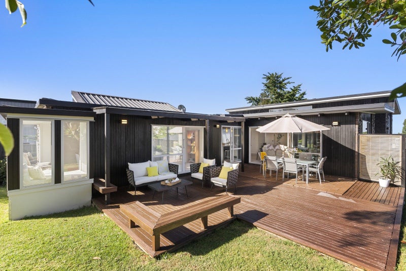 11 Bacot Place, Howick, Auckland - Carousel 1