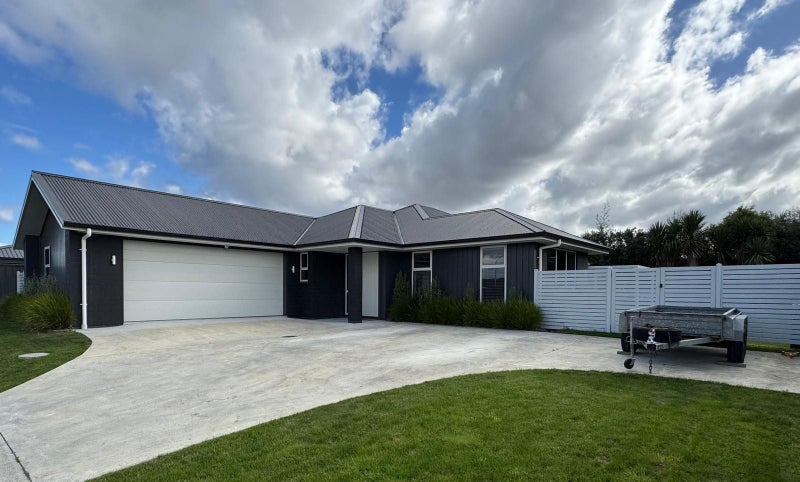 603 Lyndhurst Road, Frimley, Hastings - Carousel 2