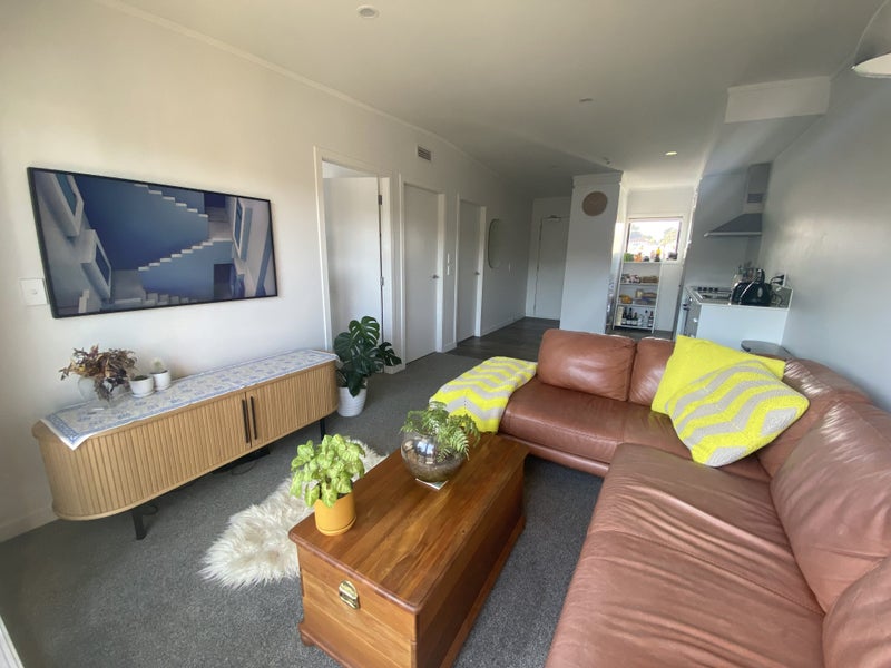 10/16D Constable Street, Newtown, Wellington - Carousel 1