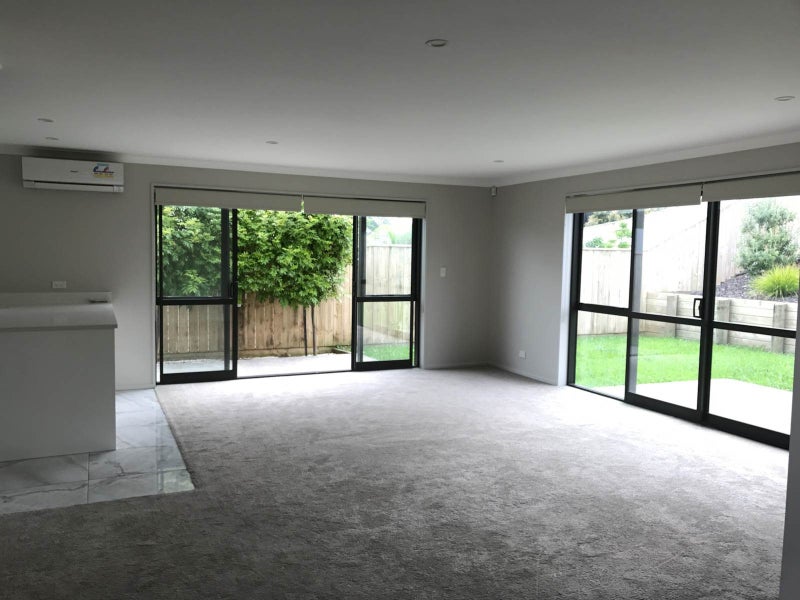 7 Kahawairahi Drive, Beachlands, Auckland - Carousel 2