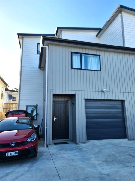 26C Athena Drive, Totara Vale, Auckland - Carousel 1