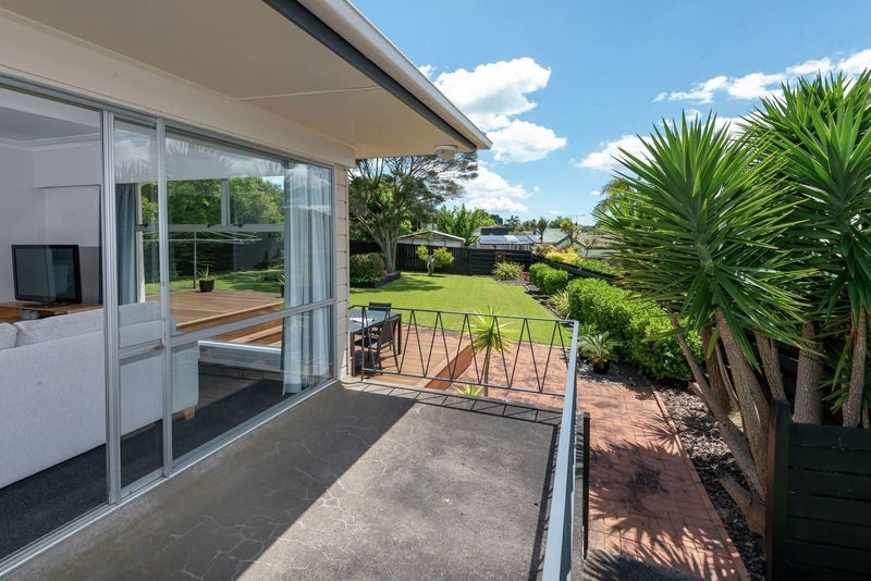 11 Towra Place, Botany Downs, Auckland - Carousel 2