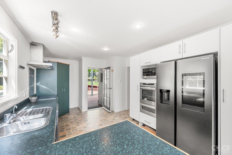 14 Chichester Drive, Pinehaven, Upper Hutt - Carousel 2