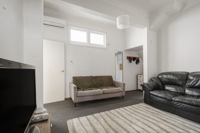11 Caroline Street, Mount Victoria, Wellington - Carousel 2
