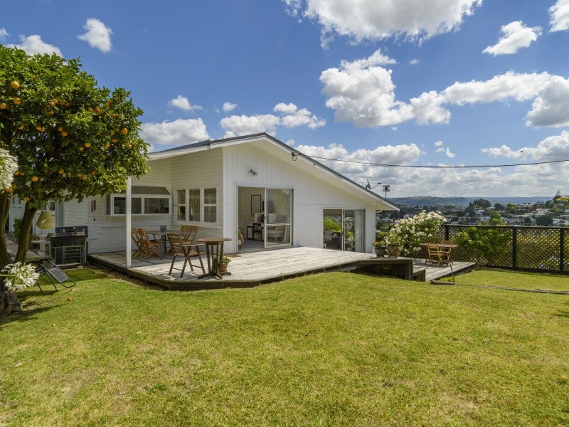 24 Sherwood Street, Bellevue, Tauranga - Carousel 2