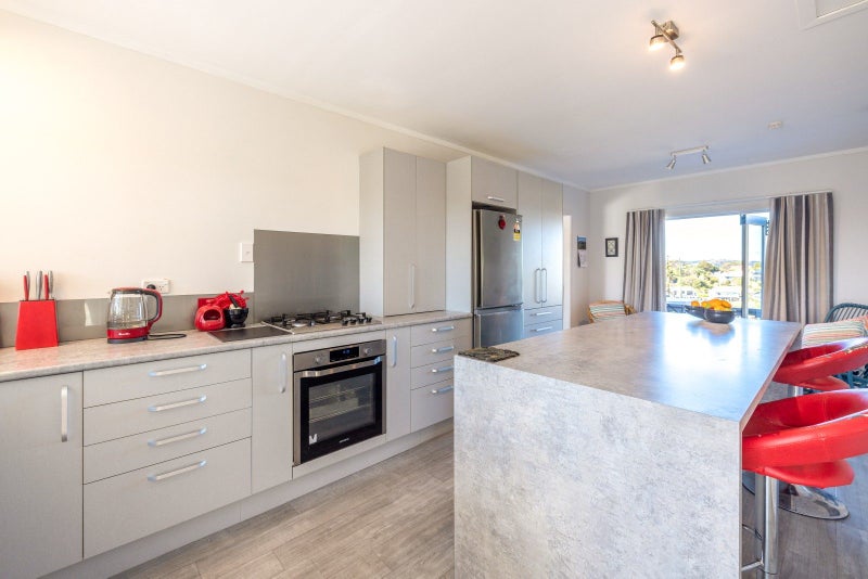 17 Wellington Road, Surfdale, Waiheke Island - Carousel 2