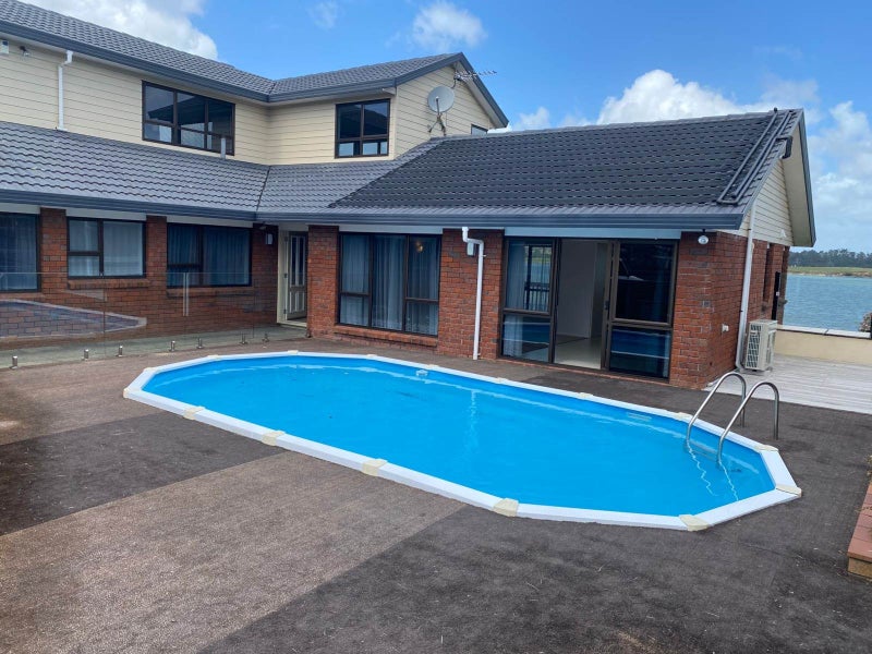 6 Gigi Place, Conifer Grove, Takanini - Carousel 1