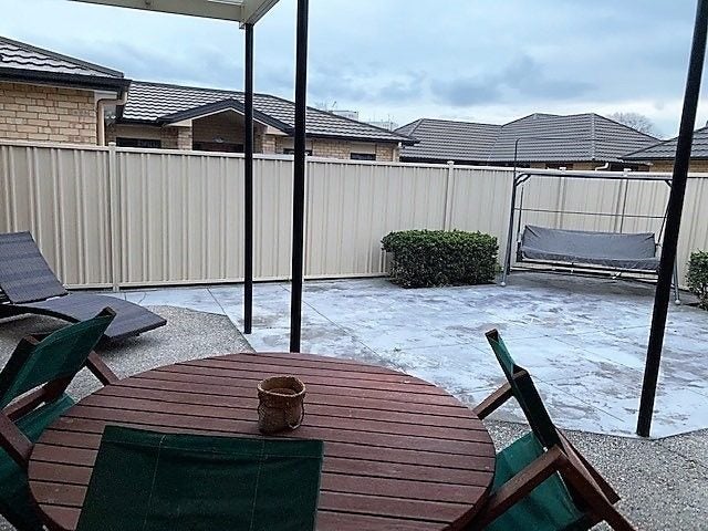 208 Frimley Oaks, Frimley, Hastings - Carousel 14