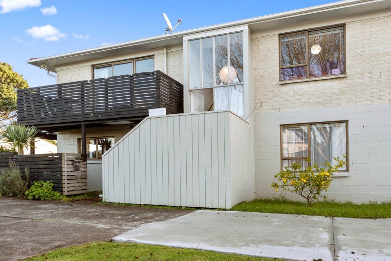 1/20 Westwell Road, Belmont, Auckland - Carousel 1