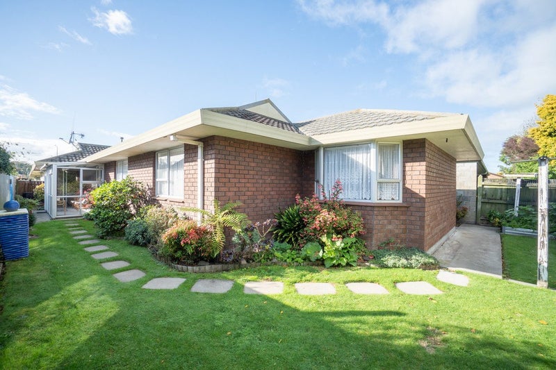 8 Edgecombe Court, Roslyn, Palmerston North - Carousel 1