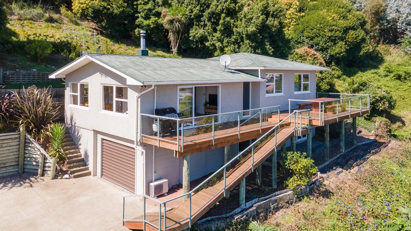 147 Tahunanui Drive, Tahunanui, Nelson - Carousel 1