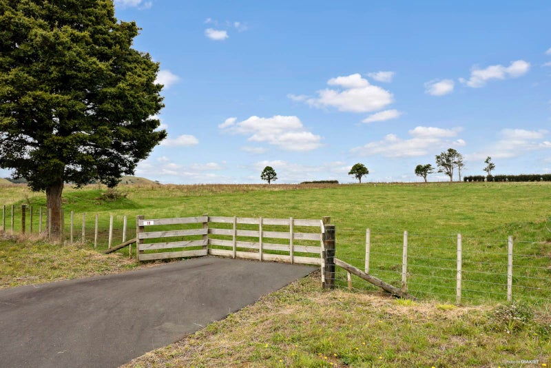 10 Puketutu Road, Bombay - Carousel 2