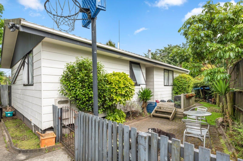 18 Crystal Place, Pukehangi, Rotorua - Carousel 1