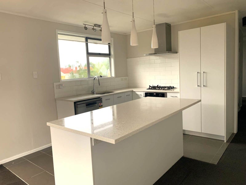 100B Paihia Road, One Tree Hill, Auckland - Carousel 1