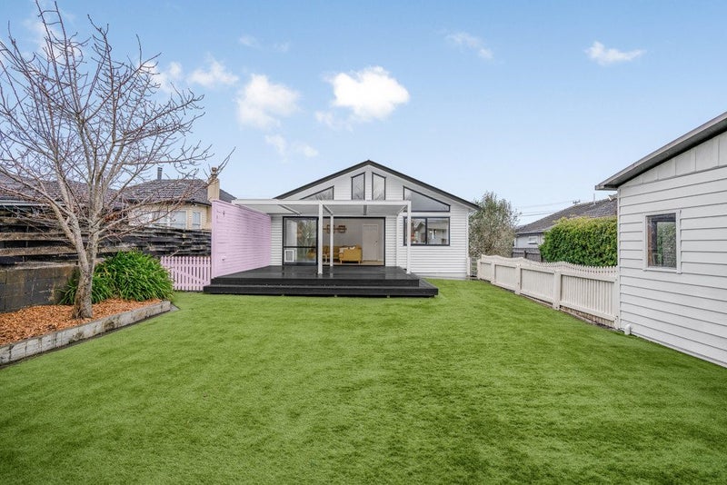 9 Beth Street, Trentham, Upper Hutt - Carousel 1